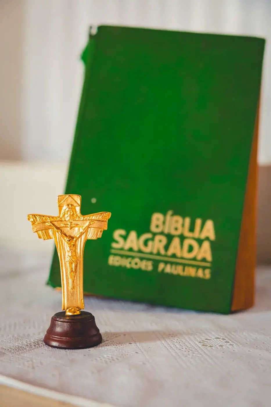 Bíblia Sagrada exposta na sede da ARA